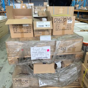 PALLET OF MIXED BATHROOM ACCESSORIES, BLACK TOWEL RINGS, TALL BLACK MIXERS, BLACK SHOWER MIXERS, CHROME TOILET ROLL HOLDERS, ETC, SOLD AS IS