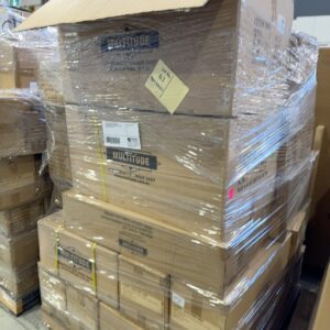 PALLET OF ASSORTED BATHROOM ACCESSORIES, SUCH AS SHOWER RAILS AND TOWEL RAILS SOLD AS IS