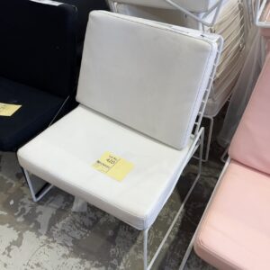 EX HIRE WHITE PU & WHITE METAL FRAME OUTDOOR LOUNGE CHAIR, SOLD AS IS