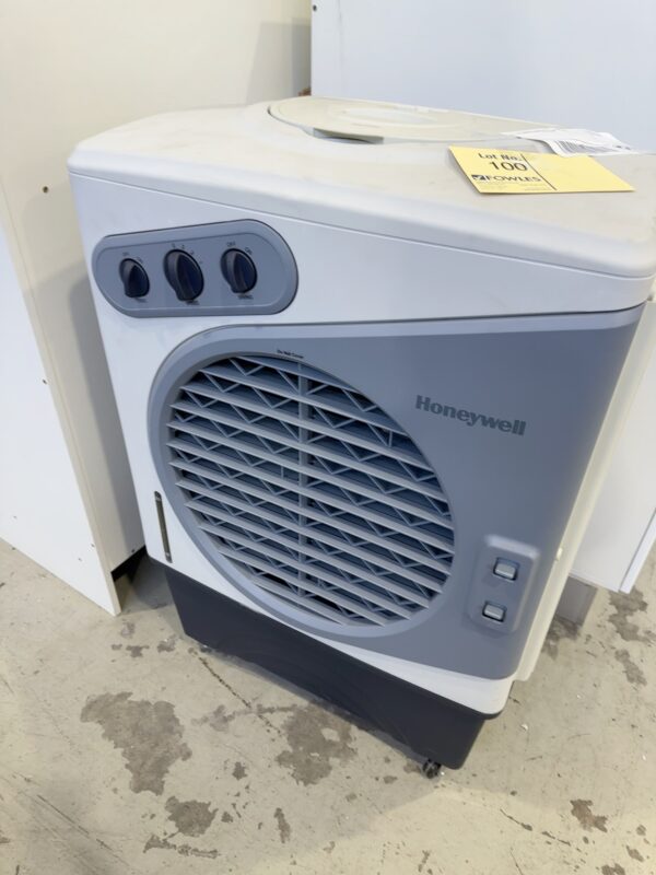 EX DISPLAY HONEYWELL PORTABLE AIR CONDITIONER, SOLD AS IS