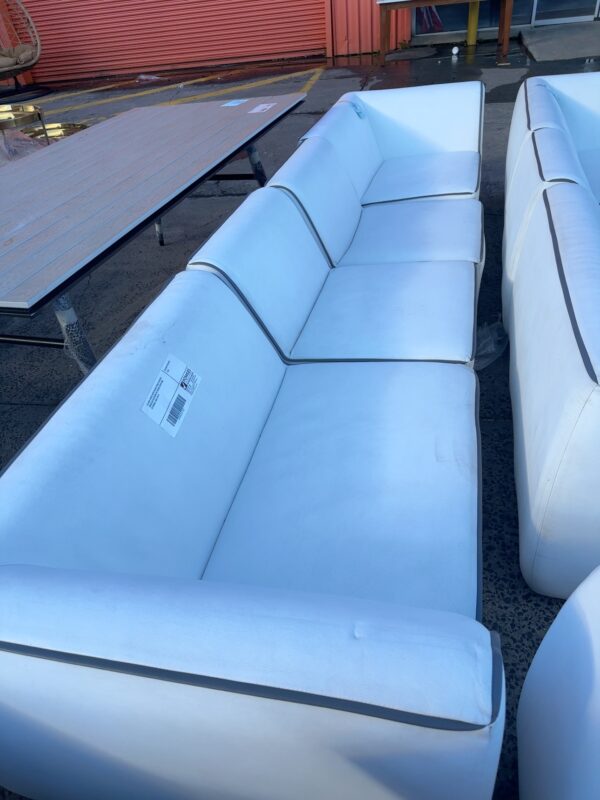 EX HIRE WHITE WITH BLACK TRIM 4 SEATER MODULAR OUTDOOR PU COUCH WITH ONE OTTOMAN, SOLD AS IS