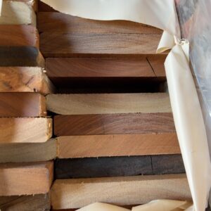 135X19 FEATURE GRADE SPOTTED GUM DECKING- (PACK CONSISTS OF RANDOM SHORT LENGTHS)
