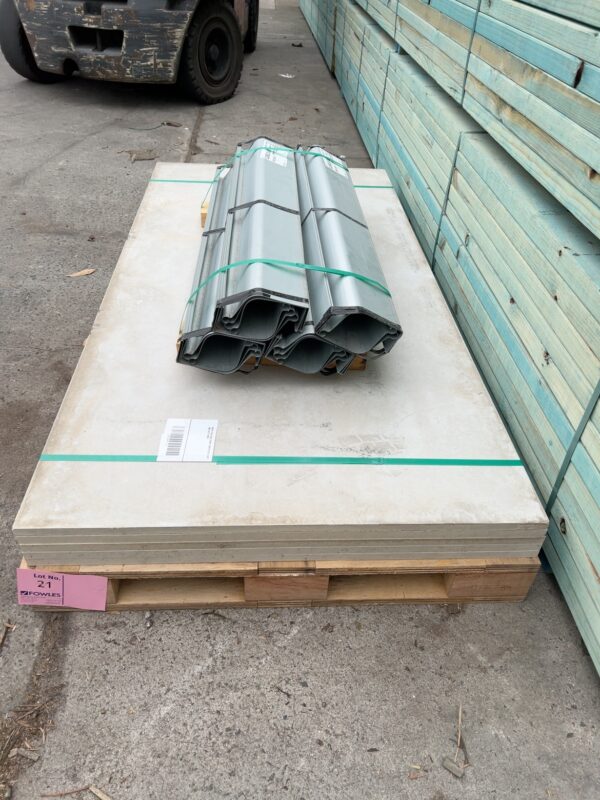 MIXED PACK INCLUDING COMPRESSED SHEET AND GUTTERING