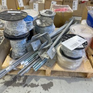 JOB LOT OF ASSORTED ROPE & CHAIN, VARIOUS LENGTHS & THICKNESS, WITH POST STIRRUPS ETC SOLD AS IS