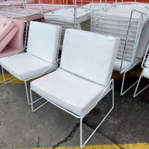 EX HIRE WHITE GARDEN PU CHAIR WITH WHITE METAL FRAME, SOLD AS IS