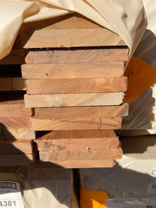 135X19 SPOTTED GUM FEATURE GRADE DECKING- (PACK CONSISTS OF RANDOM SHORT LENGTHS)