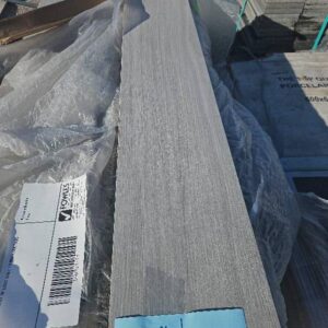 PALLET OF LIGHT GREY TIMBER LOOK TILES