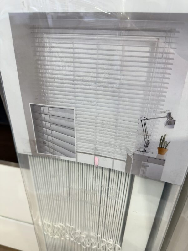 NEW WHITE VENETIAN BLIND 600MM X 2100MM PVC WITH FAUX WOOD FINISH CAN USE IN KITCHENS & BATHROOMS