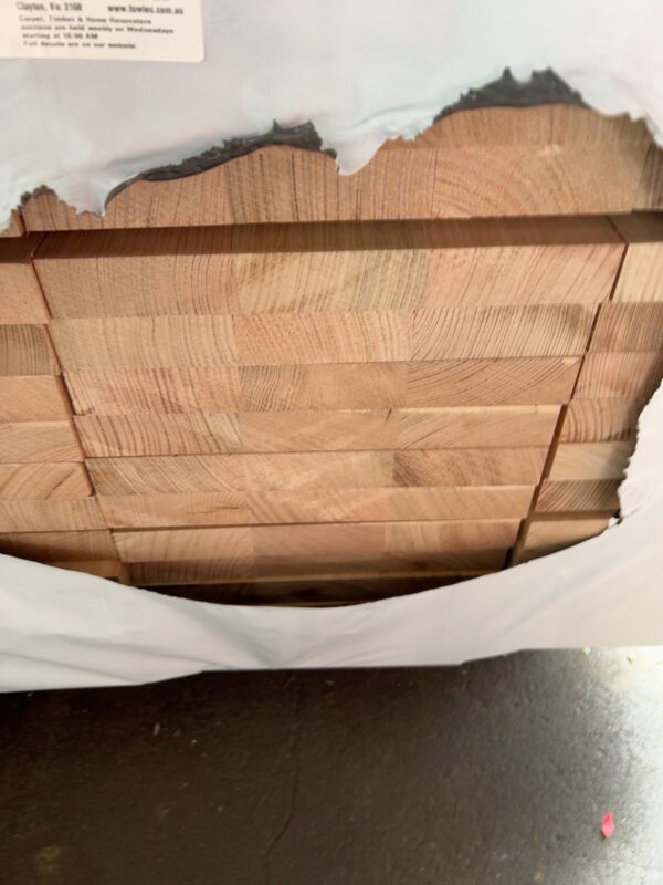 285X33 AUS OAK LAM KD HARDWOOD-25/1.2 13/1.1 12/1.0 4/0.9