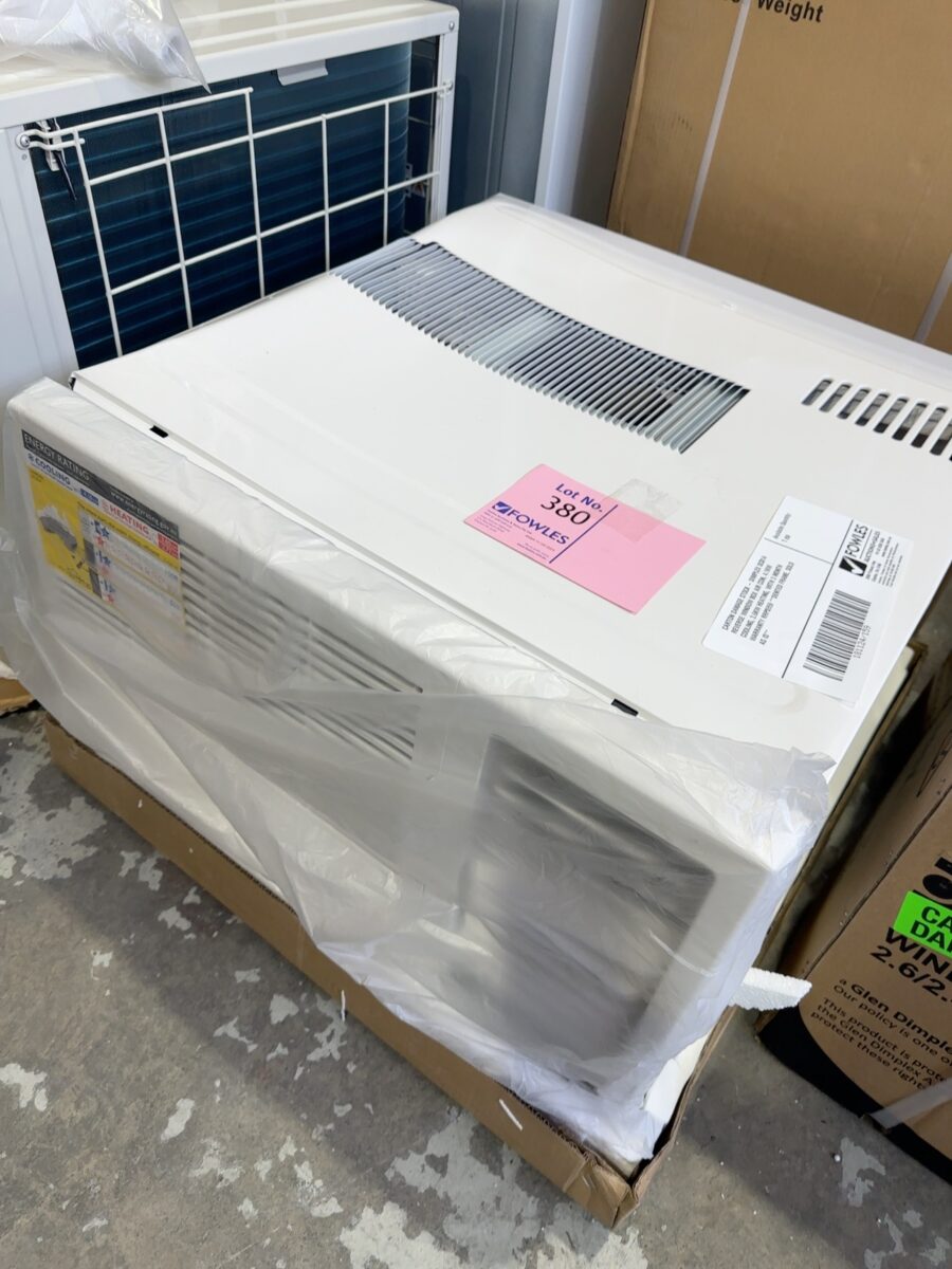 CARTON DAMAGE STOCK - DIMPLEX DCB14 REVERSE WINDOW BOX AIR CON, 4.1KW COOLING, 3.6KW HEATING, WITH 3 MONTH WARRANTY RRP$959 **DENTED FRAME, SOLD AS IS**