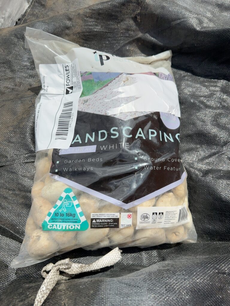 15KG BAG OF WHITE PEBBLE MIX 20108148