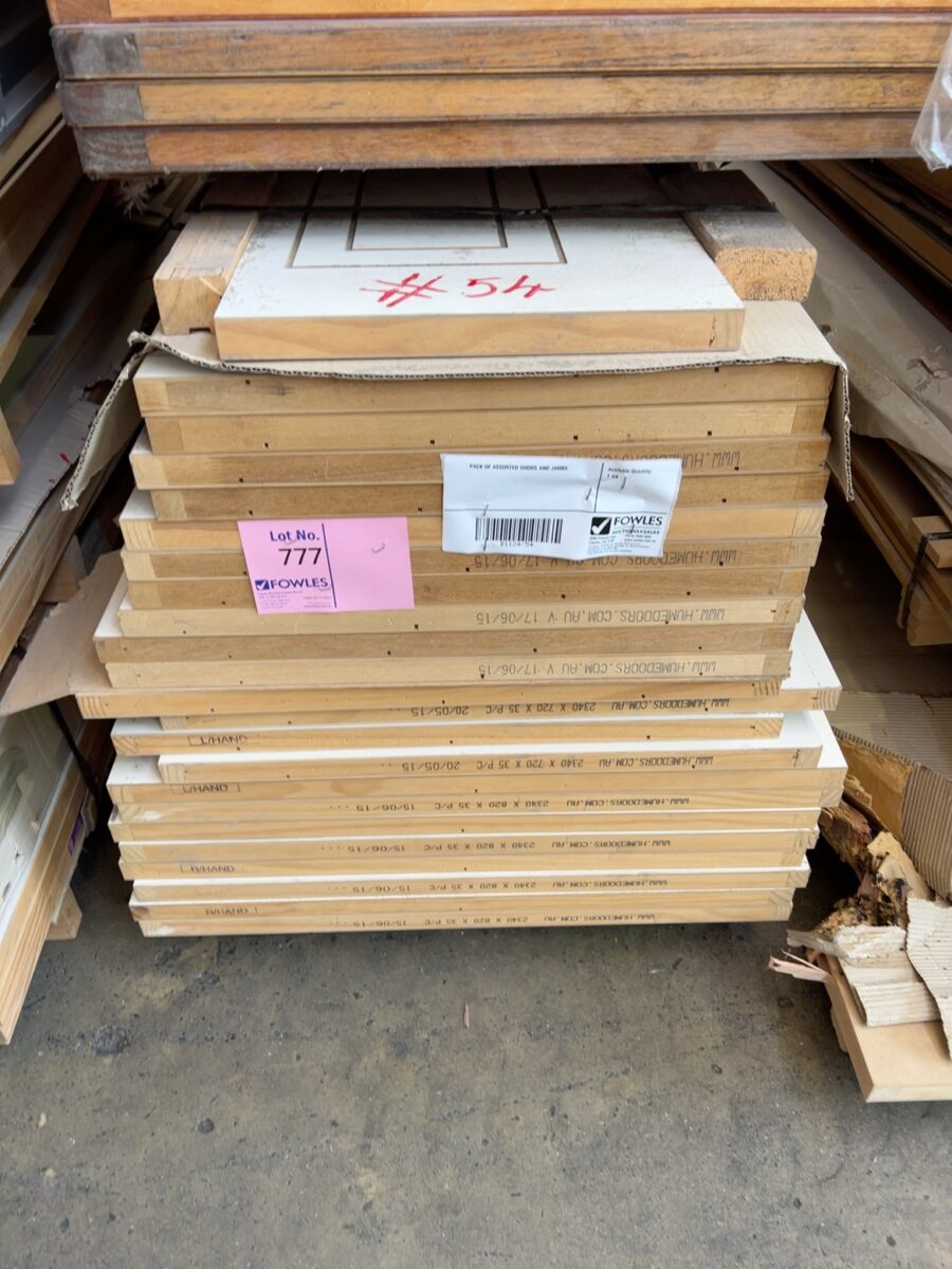 PACK OF ASSORTED DOORS AND JAMBS