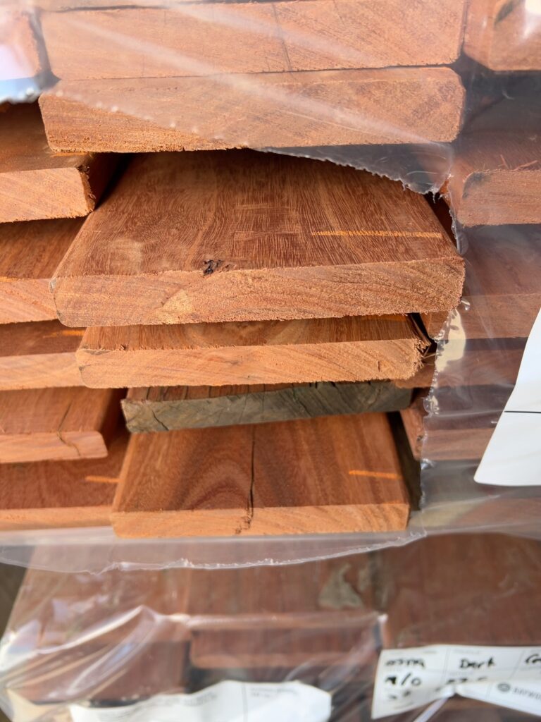 135X19 FEATURE GRADE DARK QLD MIXED HARDWOOD DECKING- (PACK CONSISTS OF RANDOM SHORT LENGTHS)