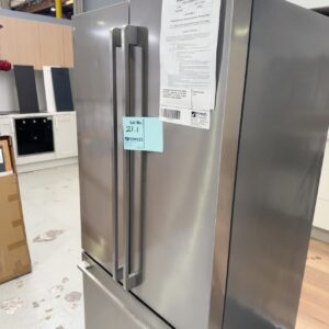 WESTINGHOUSE WHE5204SC S/STEEL FRENCH DOOR FRIDGE, 796MM WIDE, 491 LITRE, WITH FREEZER DRAWER, 4 STAR ENERGY, FLEXIBLE INTERIOR **FRIDGE HAS BEEN DROPPED, NO WARRANTY, SOLD AS IS VARIOUS MARKS & SCRATCHES**