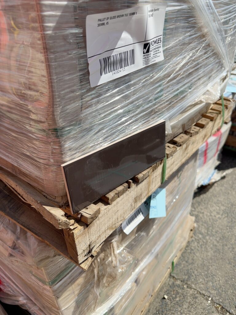 PALLET OF GLOSS BROWN TILE 100MM X 300MM, #5