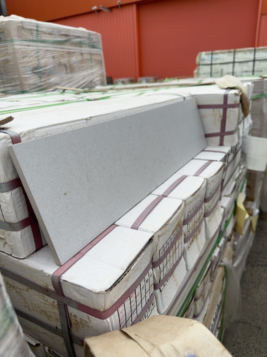 PALLET OF MATTE GREY TILE 600MM X 150MM, #1