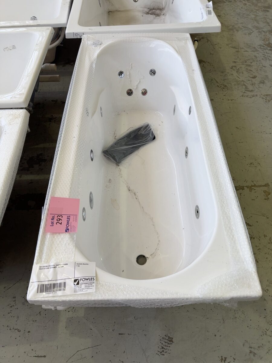 NEW DECINA SPA BATH, 1645MM X 710MM, SOLD AS IS NO WARRANTY, NO PUMP