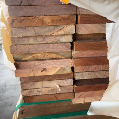 135X19 FEATURE GRADE SPOTTED GUM DECKING- (PACK CONSISTS OF RANDOM SHORT LENGTHS)