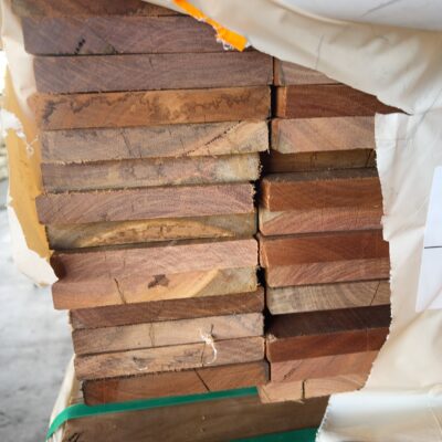 135X19 FEATURE GRADE SPOTTED GUM DECKING- (PACK CONSISTS OF RANDOM SHORT LENGTHS)