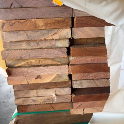 135X19 FEATURE GRADE SPOTTED GUM DECKING- (PACK CONSISTS OF RANDOM SHORT LENGTHS)