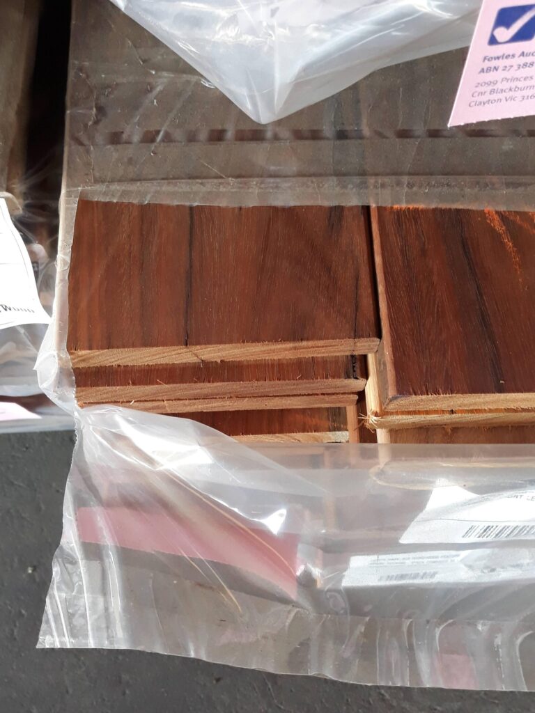 135X19 DARK QLD HARDWOOD FEATURE GRADE DECKING- (PACK CONSISTS OF RANDOM SHORT LENGTHS)