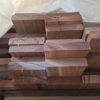 86X19 FEATURE GRADE SPOTTED GUM DECKING (PACK CONSISTS OF RANDOM SHORT LENGTHS)