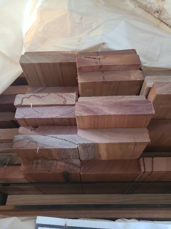 86X19 FEATURE GRADE SPOTTED GUM DECKING (PACK CONSISTS OF RANDOM SHORT LENGTHS)