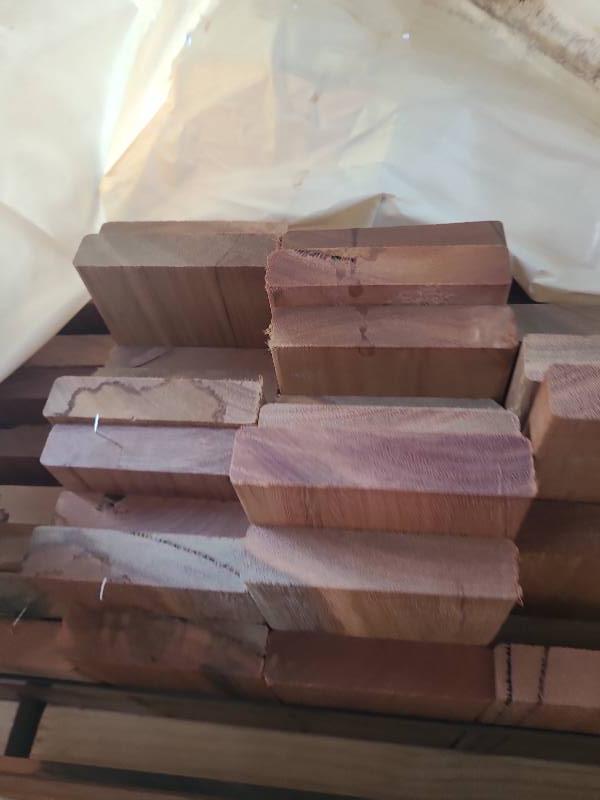 86X19 FEATURE GRADE SPOTTED GUM DECKING- (PACK CONSISTS OF RANDOM SHORT LENGTHS)