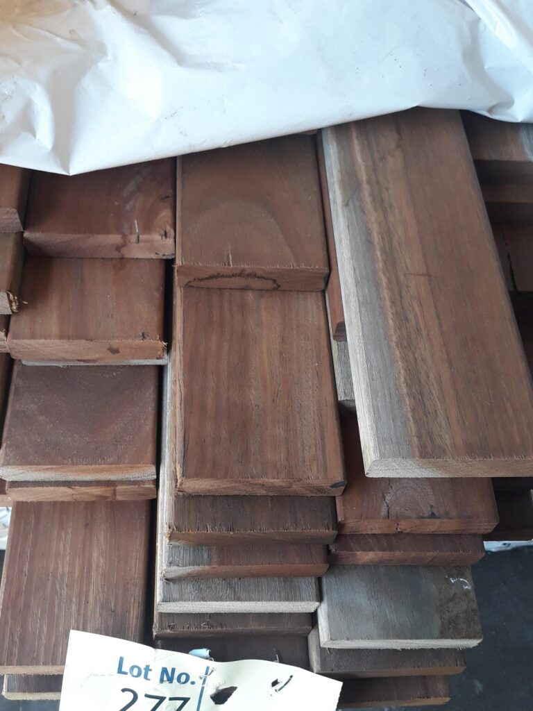 86X19 FEATURE GRADE SPOTTED GUM DECKING- (PACK CONSISTS OF RANDOM SHORT LENGTHS)