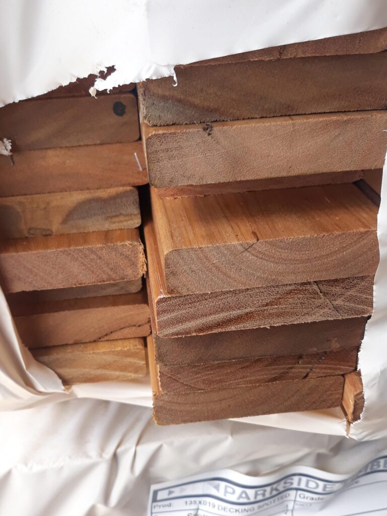 86X19 FEATURE SPOTTED GUM DECKING (PACK CONSISTS OF RANDOM SHORT LENGTHS)