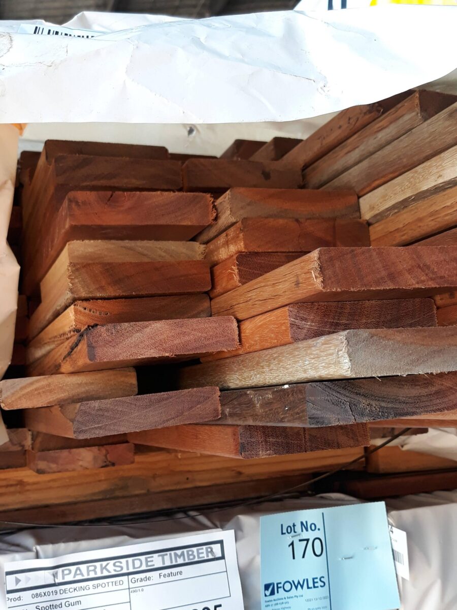 86X19 FEATURE GRADE SPOTTED GUM DECKING- (PACK CONSISTS OF RANDOM SHORT LENGTHS)