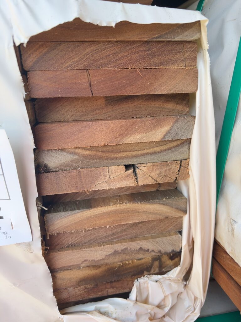 135X19 FEATURE GRADE SPOTTED GUM DECKING- (PACK CONSISTS OF RANDOM SHORT LENGTHS)