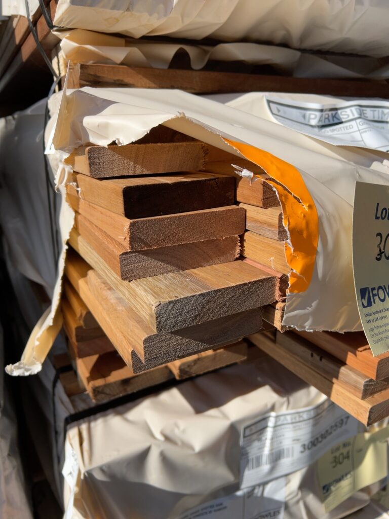 86X19 FEATURE GRADE SPOTTED GUM DECKING- (PACK CONSISTS OF RANDOM SHORT LENGTHS)