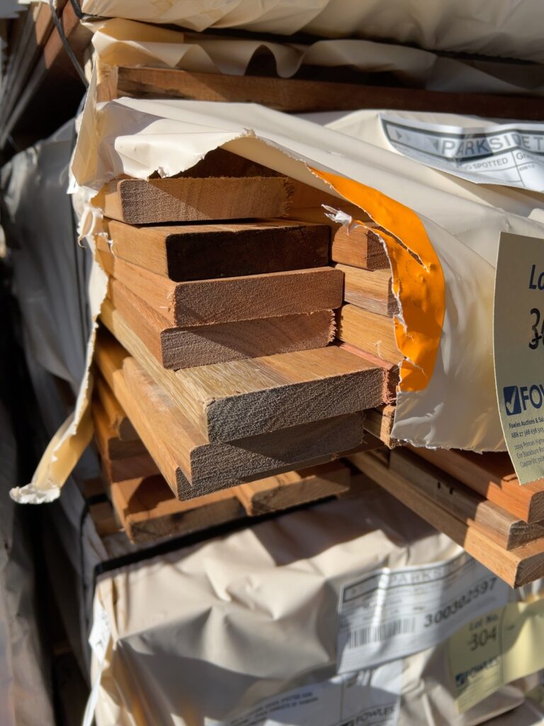 86X19 FEATURE GRADE SPOTTED GUM DECKING- (PACK CONSISTS OF RANDOM SHORT LENGTHS)