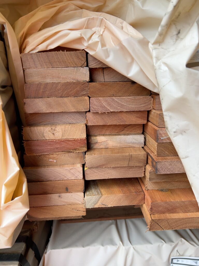 86X19 FEATURE GRADE SPOTTED GUM DECKING- (PACK CONSISTS OF RANDOM SHORT LENGTHS)