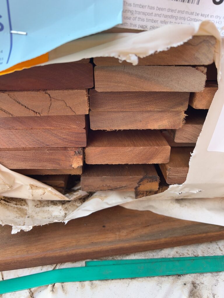 86X19 FEATURE GRADE SPOTTED GUM DECKING- (PACK CONSISTS OF RANDOM SHORT LENGTHS)