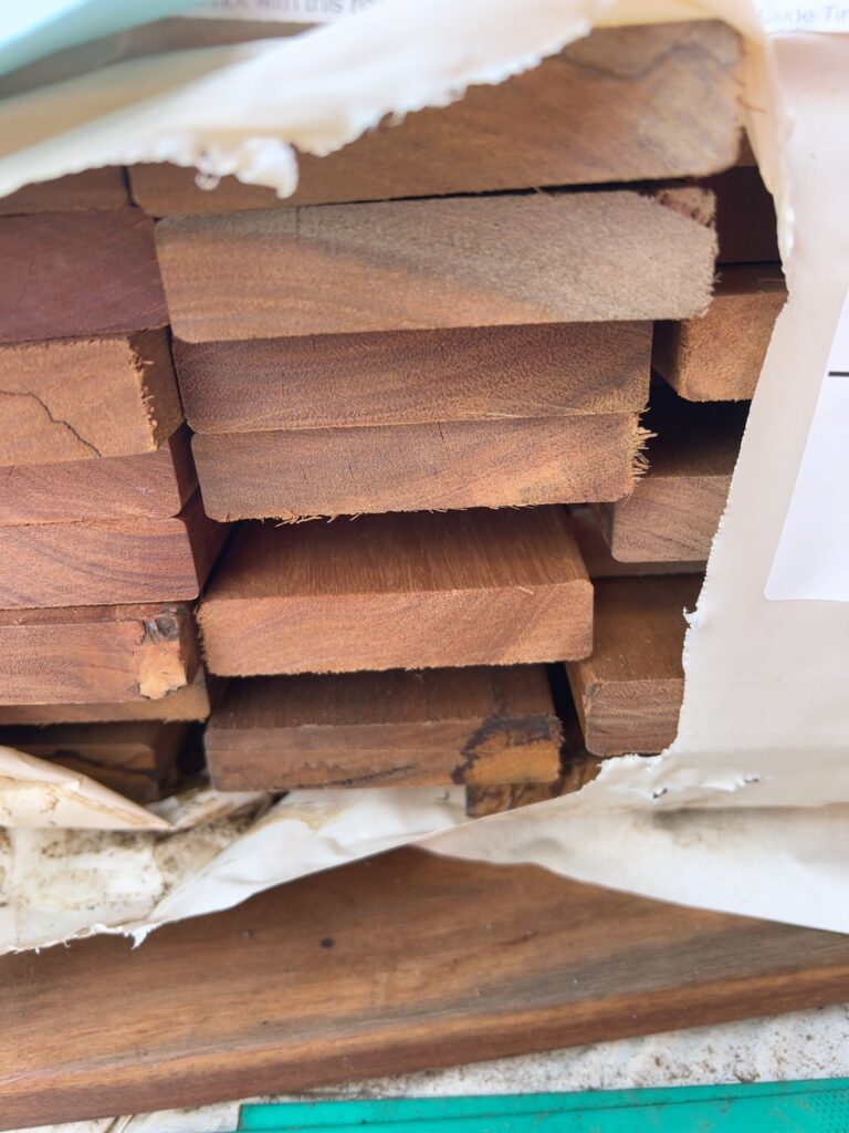 86X19 FEATURE GRADE SPOTTED GUM DECKING- (PACK CONSISTS OF RANDOM SHORT LENGTHS)