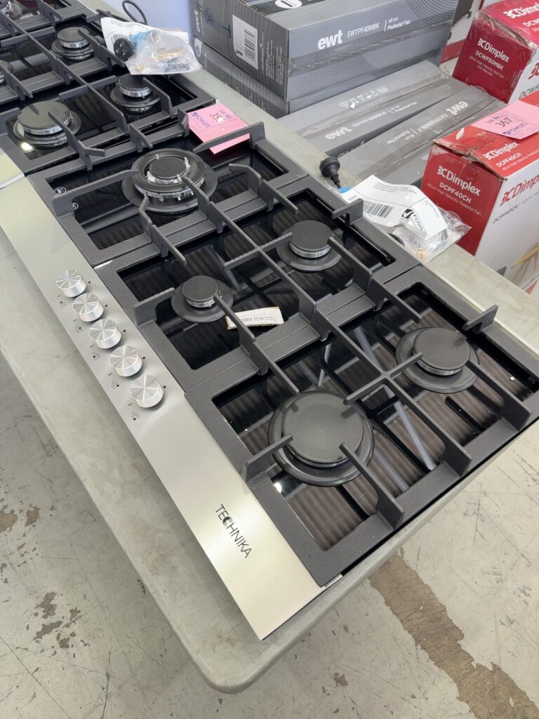 CARTON DAMAGE STOCK, TECHNIKA TGC9GLWBGFS 900MM GAS COOKTOP RRP$899 WITH 3 MONTH WARRANTY