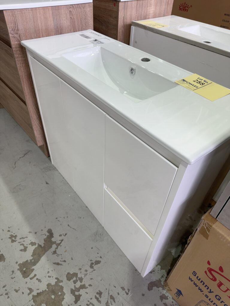 NEW 900MM GLOSS WHITE VANITY WITH CERAMIC VANITY TOP, SH32-900W & UV32-900-1TH