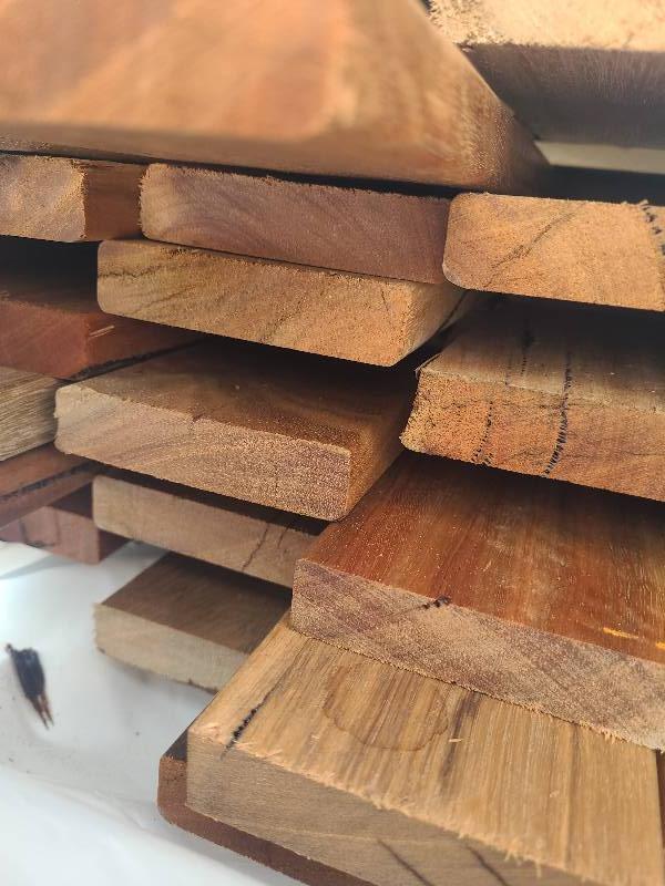 86X19 DARK QLD HARDWOOD FEATURE GRADE DECKING (PACK CONSISTS OF RANDOM SHORT LENGTHS)