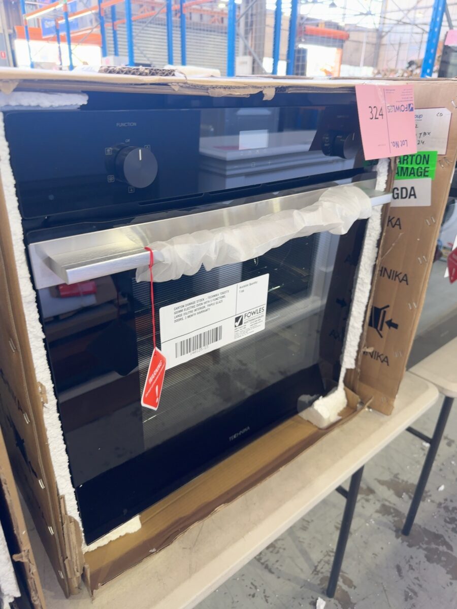 CARTON DAMAGE STOCK -TECHNIKA TO605TX 600MM ELECTRIC OVEN WITH 5 FUNCTIONS, LARGE 85LITRE INTERIOR, TRIPLE GLAZE DOORS, 3 MONTH WARRANTY