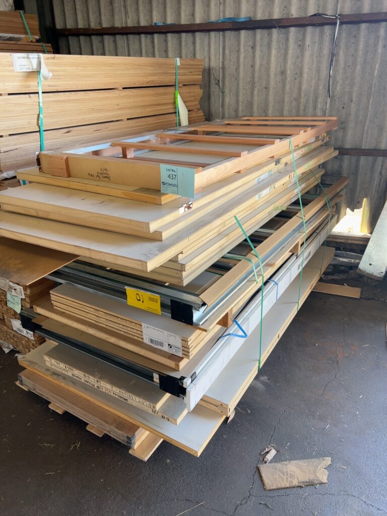 LARGE PALLET OF ASST'D DOORS AND CAVITY UNITS