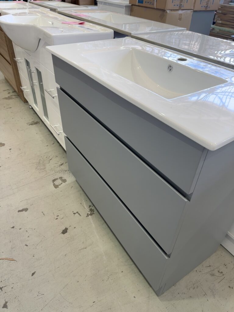 NEW 900MM MATTE GREY FLOOR VANITY WITH 2 LARGE DRAWERS, WITH WHITE CERAMIC VANITY TOP, CORE-900GM-CM & UV31-900H-1TH