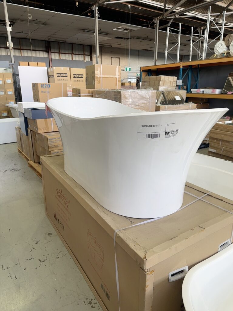 NEW SERENITY 1800MM WHITE ACRYLIC CURVED FREESTANDING BATH, SY-188-180