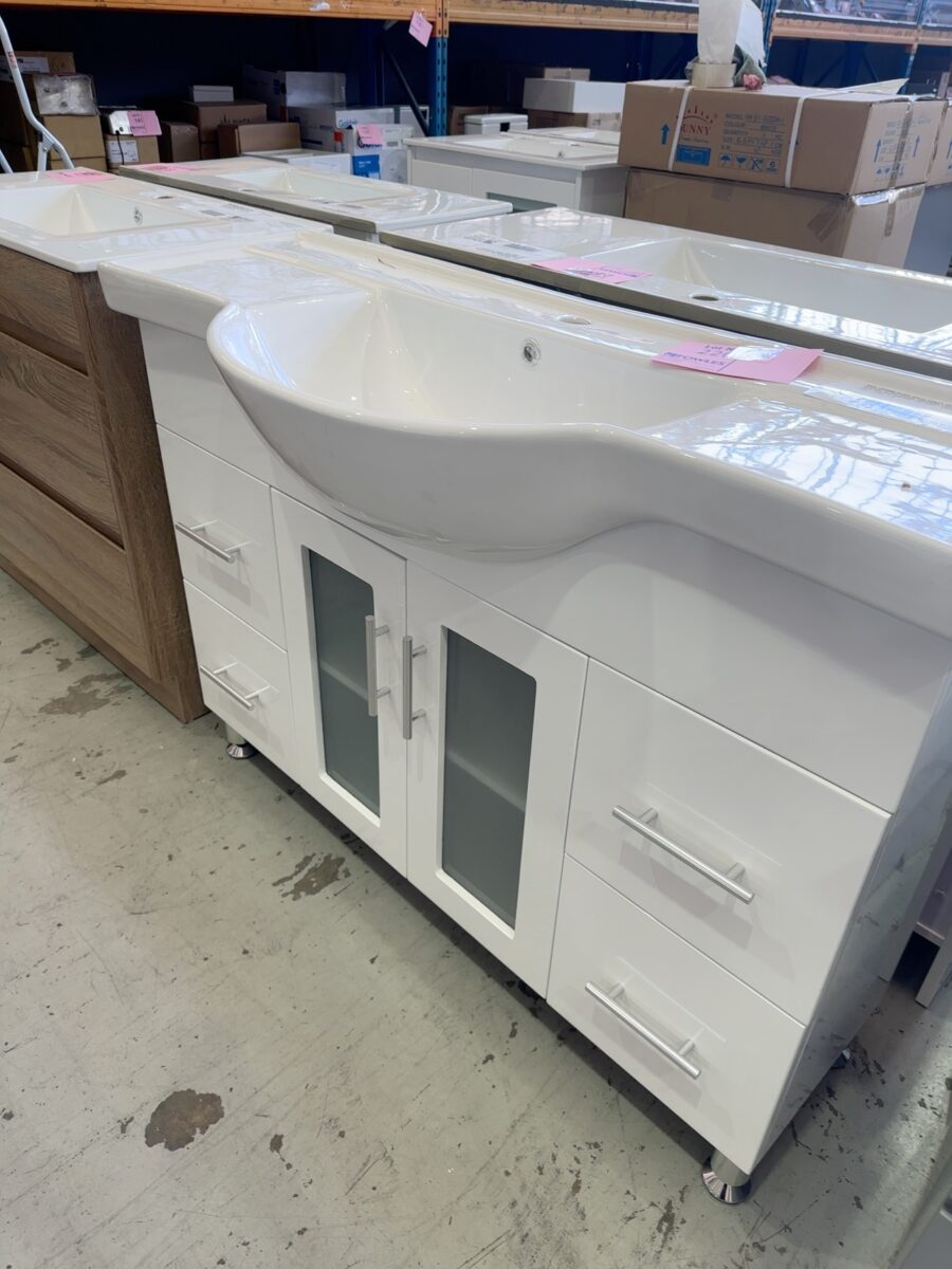 NEW 1200MM GLOSS WHITE VANITY WITH CENTRAL GLASS DOORS, DRAWERS EACH END, WITH CURVED CERAMIC TOP, P592-1200G & C592-1200-1TH