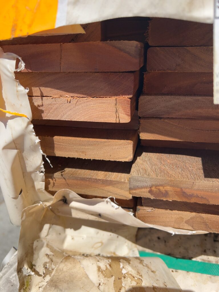 135X19 FEATURE GRADE SPOTTED GUM DECKING- (PACK CONSISTS OF RANDOM SHORT LENGTHS