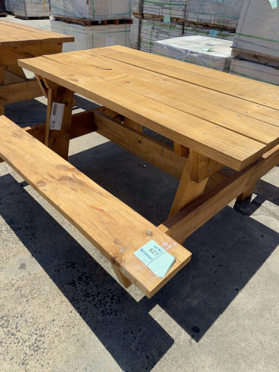 NEW PINE OUTDOOR PICNIC TABLES 1800MM X 1000MM