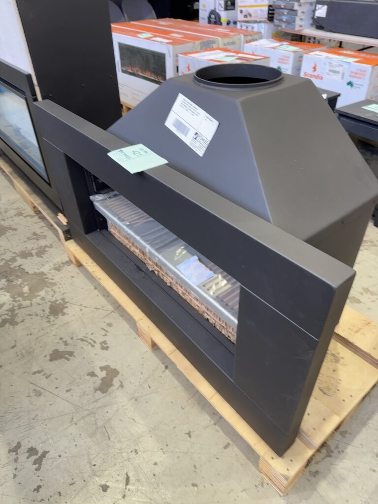 SCANDIA AVANTE INBUILT INDOOR OR OUTDOOR OPEN WOOD FIRE HEATER, HEATER ONLY RRP$3400**CARTON DAMAGE STOCK, SOLD AS IS** SCF900-1-21-0001