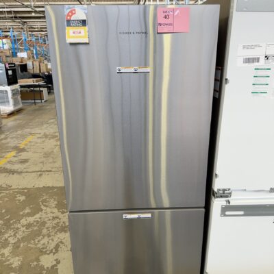 FISHER & PAYKEL RF522BLPX6 BOTTOM MOUNT FRIDGE, S/STEEL 494 LITRE, POCKET HANDLE, RRP$1758 WITH 12 MONTH WARRANTY