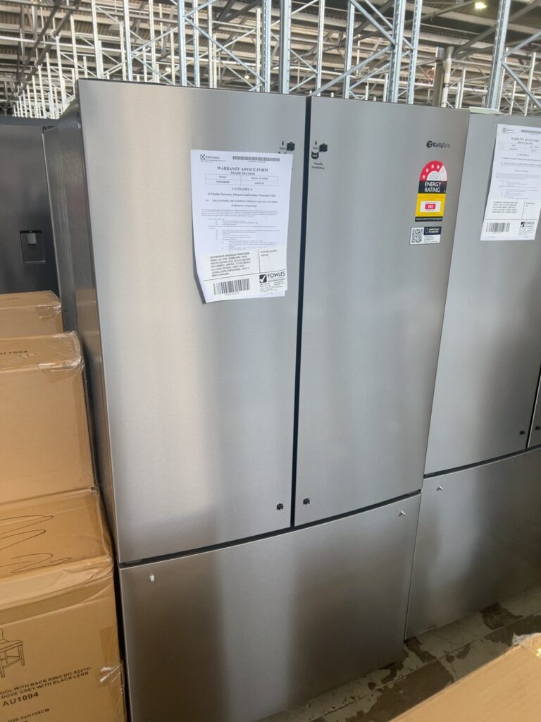 WESTINGHOUSE WHE6000SB FRENCH DOOR FRIDGE, 565 LITRE, 896MM WIDE, WITH FREEZER DRAWER, DUAL SEALED CRISPERS WITH HUMIDITY CONTROL, 4 STAR ENERGY, FLEX SPACE INTERIOR, FAMILY SAFE LOCKABLE DOOR COMPARTMENT, WITH 12 MONTH WARRANTY